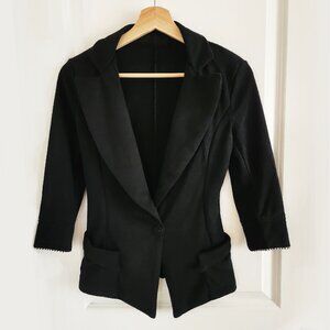Fitted black blazer